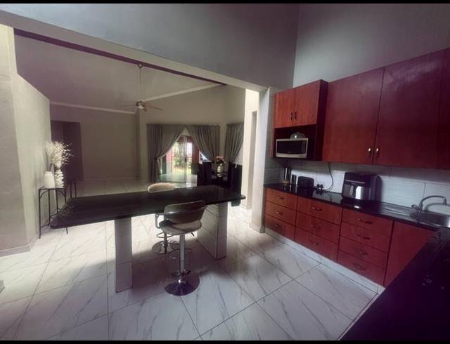 5 BEDROOM HOUSE FOR SALE IN DORANDIA